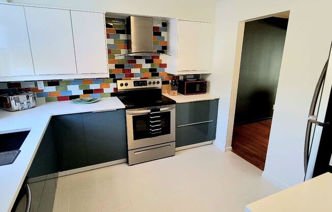 2 beds, 1.5 baths, $1,900
