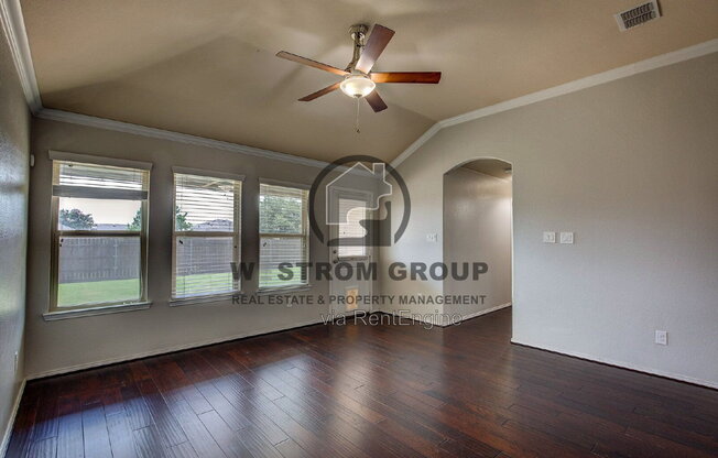 3 beds, 2 baths, 1,390 sqft, $1,895