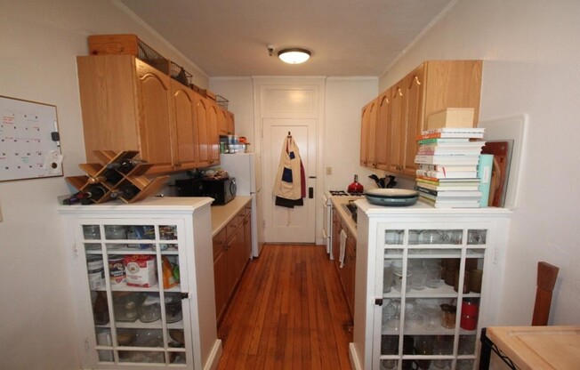1 bed, 1 bath, 750 sqft, $2,500, Unit 33