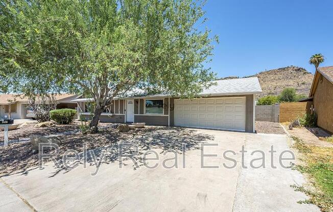 1428 W JOAN DE ARC AVE