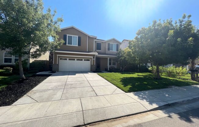 Gorgeous 5 Bed 3 Bath in Oakley