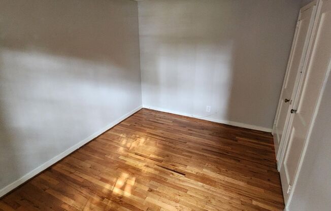 2 beds, 1 bath, 897 sqft, $2,275, Unit A-23