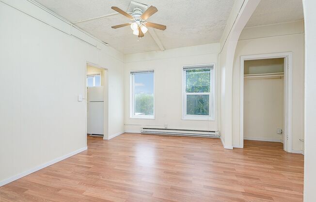 Studio, 1 bath, 359 sqft, $1,325, Unit 403
