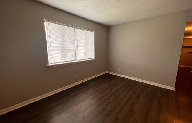 2 beds, 1 bath, 800 sqft, $800