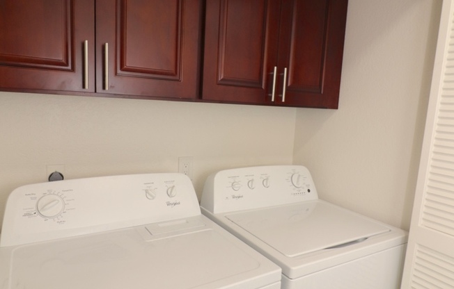 2 beds, 1 bath, $2,300