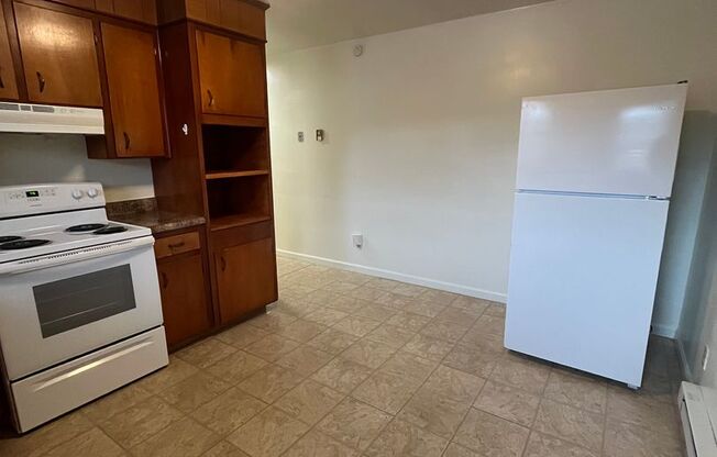 2 beds, 1 bath, 903 sqft, $1,140, Unit M-4