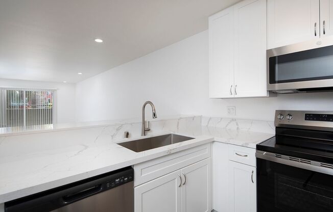 3 beds, 2 baths, 1,105 sqft, $3,295, Unit 139