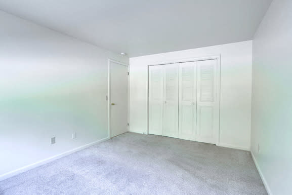 Sundridge Apartments - Two-bedroom, Two-Bath Units - Two-bedroom, One and a half-Bath Units – Amherst, NY – Sweet Home School District – Air Conditioning – Carpeting – Master – Master Bath – Closets