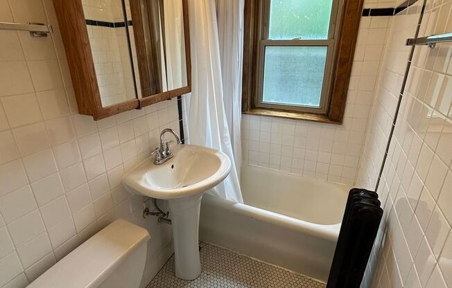 1 bed, 1 bath, 425 sqft, $1,785, Unit 233-227