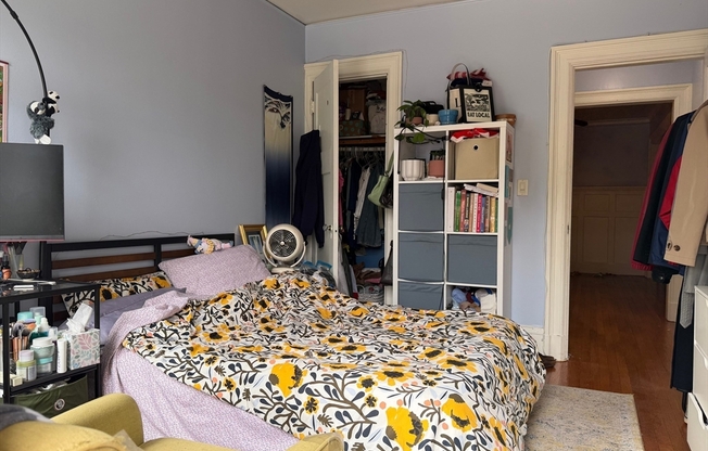 3 beds, 1 bath, 1,000 sqft, $4,800, Unit 12