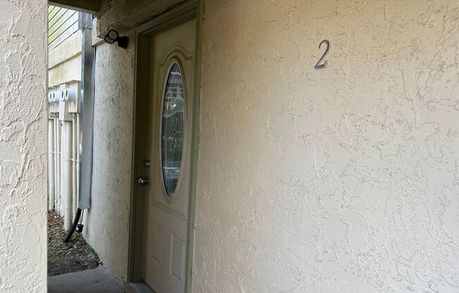 Walk to Campus from your Downstairs Flat