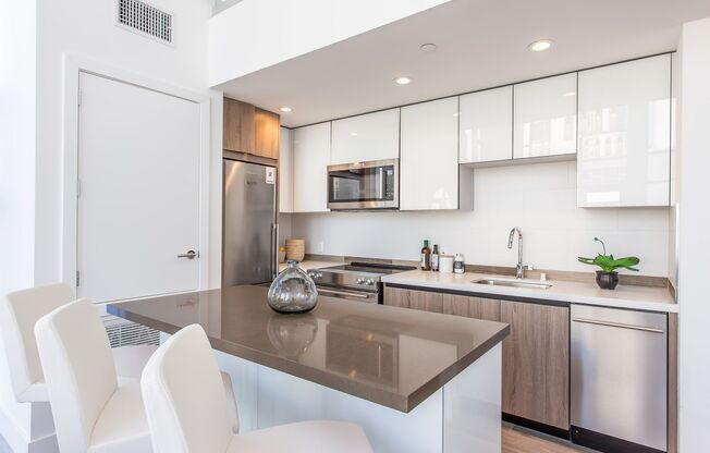 1 bed, 1.5 baths, 970 sqft, $3,700, Unit 1616 - 201