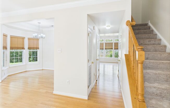 Bright End Unit 3 Bed 2.5 Bath Townhome in Glen Allen Available NOW!!!