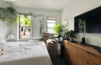 304 W 21 ST