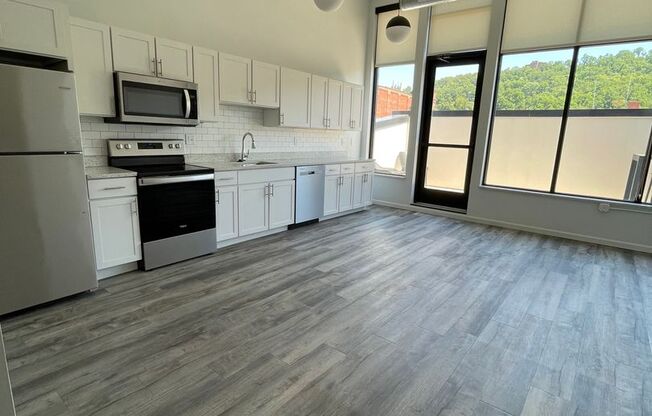 Studio, 1 bath, 575 sqft, $1,650, Unit 409