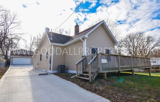 3 Bedroom 1 Bath Home in DesMoines