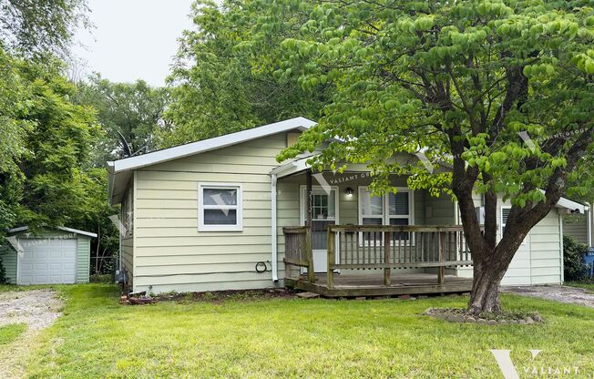 Charming Mid-Century Modern 2-Bedroom, 1 Bath Home in Woodland Heights