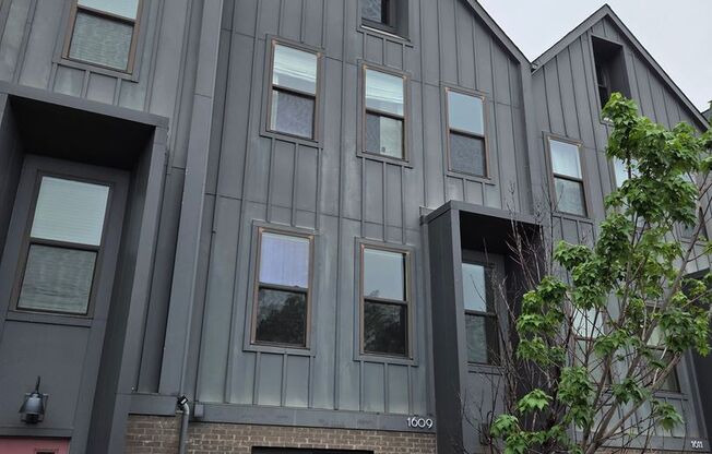 3 Bedroom Modern Luxury Living in the Heart of Villa Heights