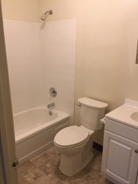 2 beds, 1 bath, 1,100 sqft, $1,885, Unit 2D07