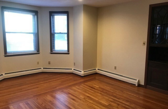 3 beds, 1 bath, 1,200 sqft, $2,400, Unit 3