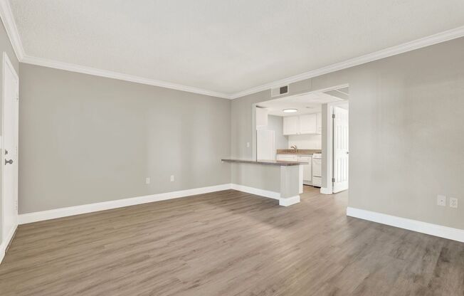 Newly Renovated ~ Ground Floor Condo in the heart of Altamonte Springs!