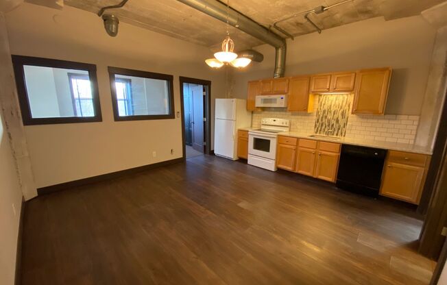 947-959 Wealthy SE