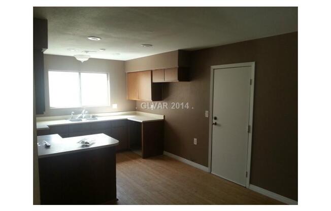 3 beds, 2 baths, $1,550