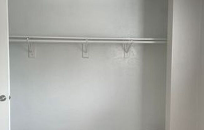 2 beds, 1 bath, 900 sqft, $1,051, Unit 16D