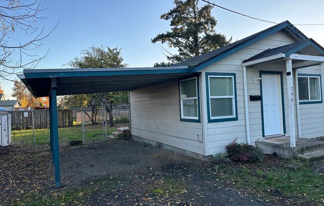 Updated 2 bedroom, 1 bath house in Springfield!