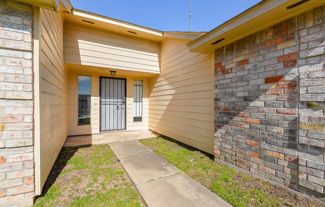 Great 3 bed/2 bath Rental House with Yard in Southwest Houston !