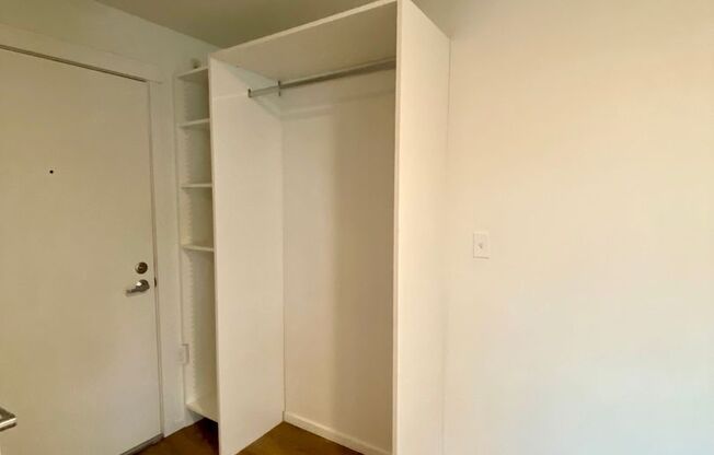 Studio, 1 bath, 189 sqft, $1,325, Unit 4206
