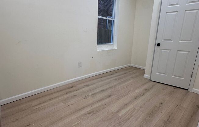 2713 W Glenwood 1st floor