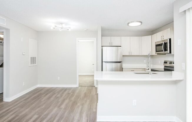 1 bed, 1 bath, 792 sqft, $1,325, Unit 73