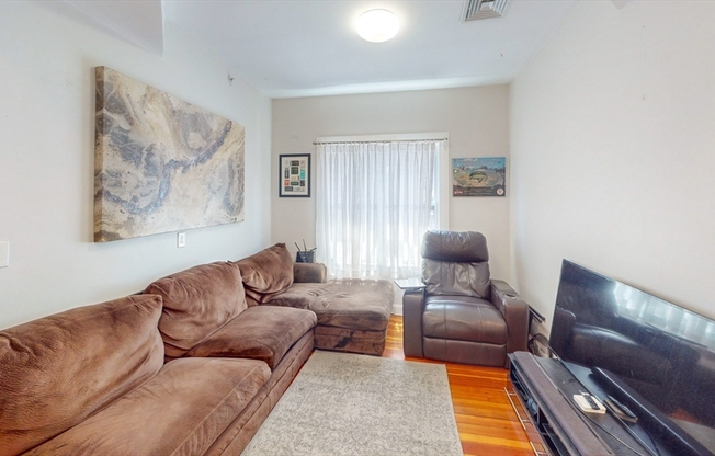 16 Carpenter St 1D