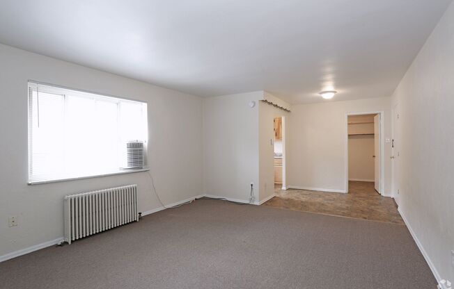 Studio, 1 bath, 410 sqft, $1,170, Unit 18