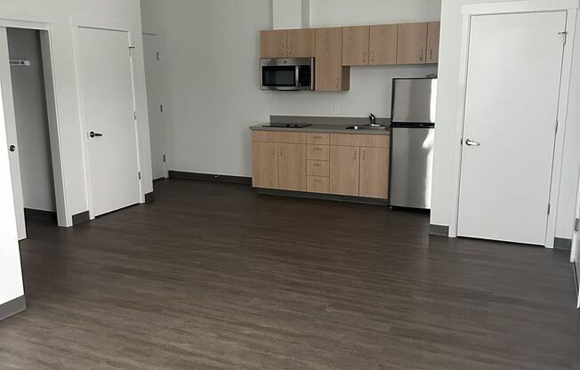 206- 990 Broadway Apartment Homes