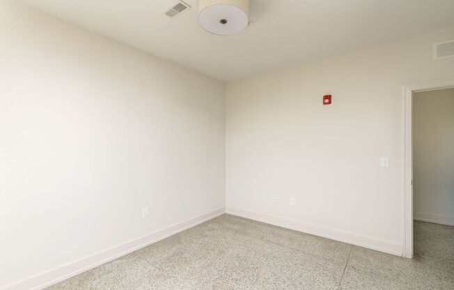 2 beds, 1 bath, $2,084, Unit 875 Michigan Ave Apt. 302