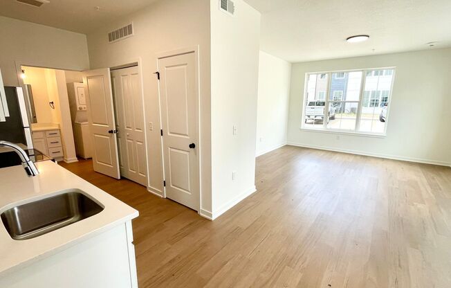 1 bed, 1 bath, 715 sqft, $1,125