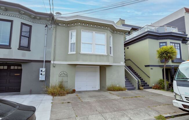 5 Bed / 2 Bath home in Outer Richmond near the Beach and Golden Gate Park. YouTube tour!