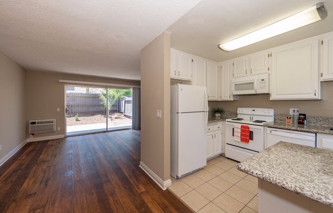 1 bed, 1 bath, 725 sqft, $2,195, Unit 30