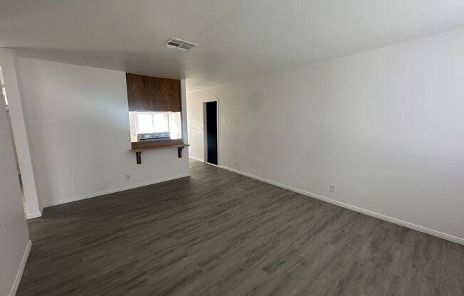 2 beds, 1 bath, 824 sqft, $1,000, Unit A