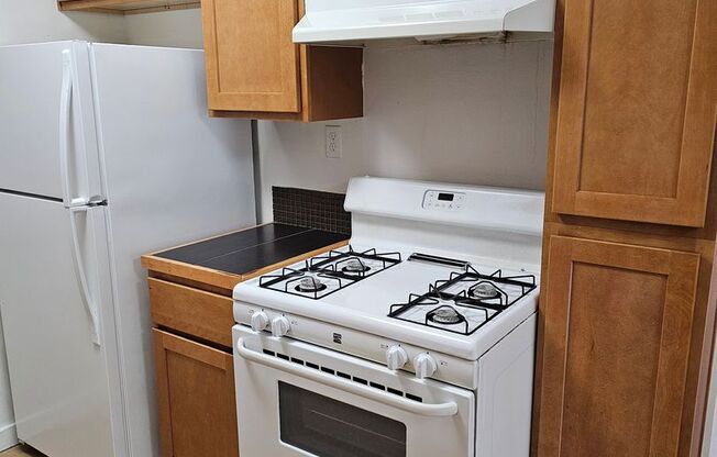 2 beds, 2 baths, 900 sqft, $1,299, Unit LAW11-201