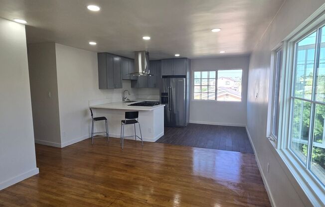 1 bed, 1.5 baths, 650 sqft, $2,425, Unit 4