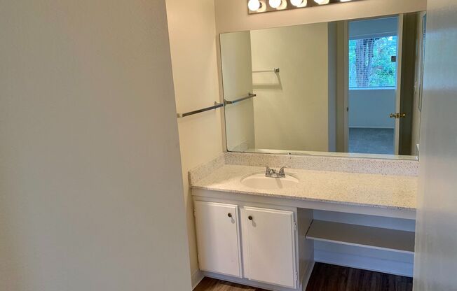 1 bed, 1 bath, 525 sqft, $2,215, Unit 12