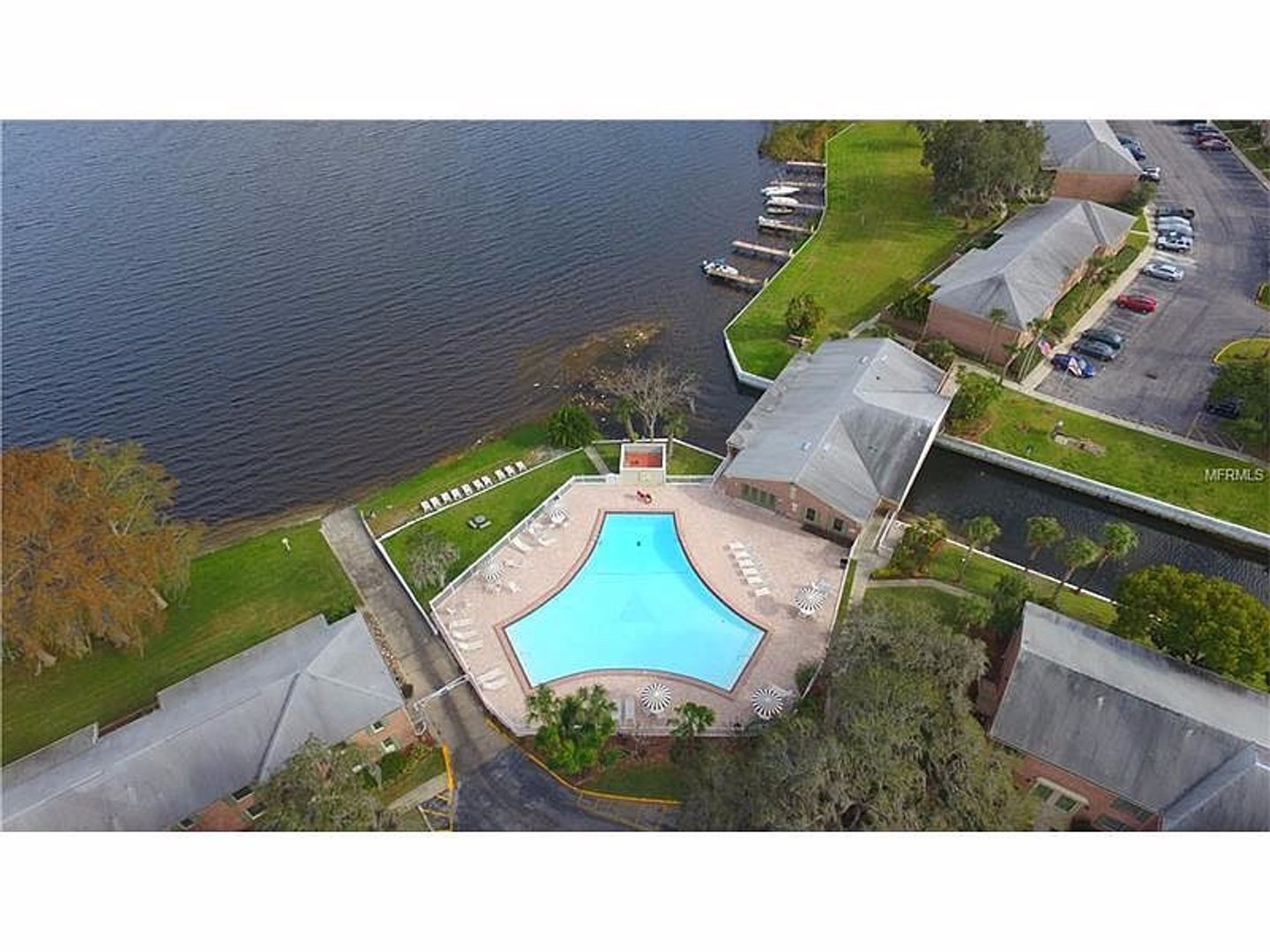 FREE 1ST MONTH RENT Studio Condo on Lake Howell With Boat Launch Lake Access & Pool!