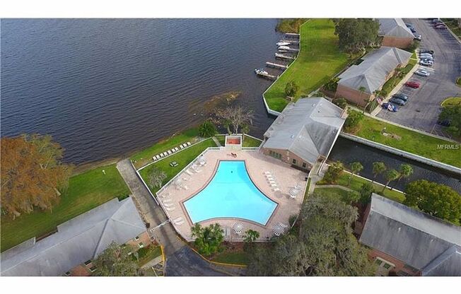 FREE 1ST MONTH RENT Studio Condo on Lake Howell With Boat Launch Lake Access & Pool!