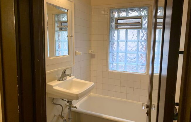 Studio, 1 bath, $775, Unit 205