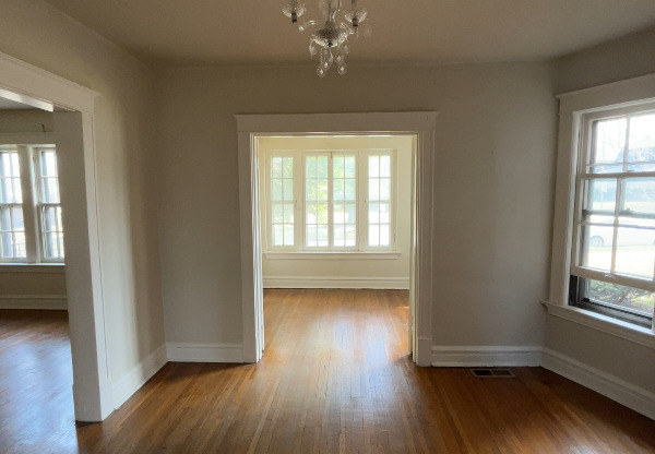 915 De Mun Ave