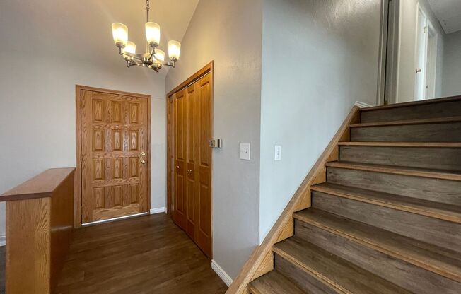 $0 DEPOSIT OPTION. TRI-LEVEL AURORA HOME WITH MODERN AMENITIES AND SPACIOUS INTERIORS