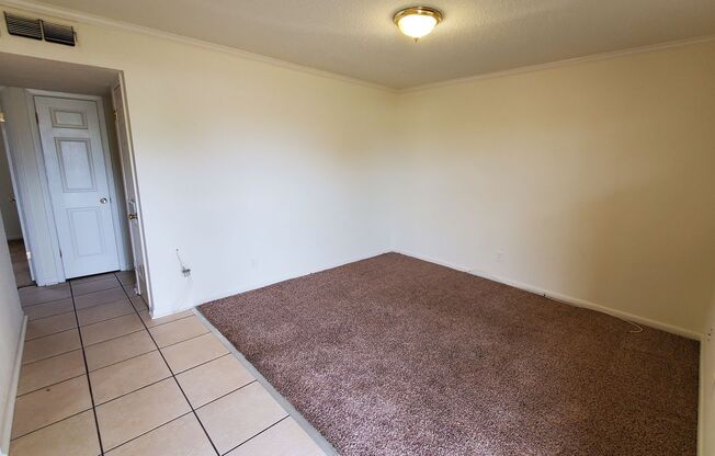 2 beds, 1 bath, 695 sqft, $695, Unit 5